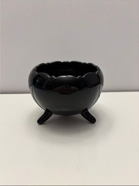 Vintage L.E. Smith black Amethyst glass candy dish